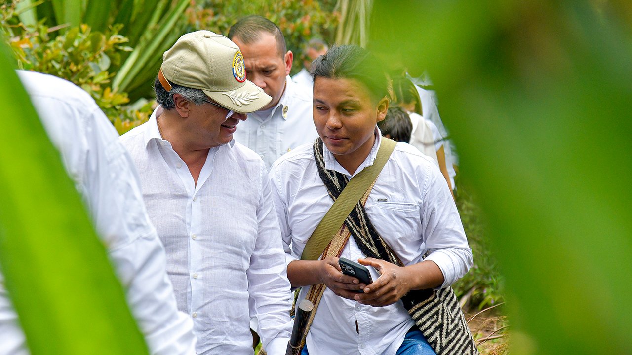 El presidente Gustavo Petro ordena a la ANT que compre tierra productiva para entregarla a campesinos de la Sierra Nevada