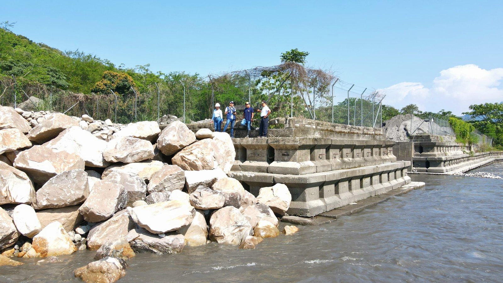 SE REDUCE RIESGO EN LA BOCATOMA DE LA PTAP DE YOPAL (3)