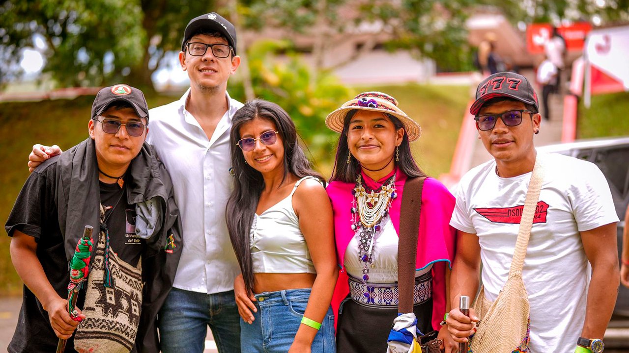 250305-jovenes-pregrado-universidades-publicas-estudian-gratis-1280
